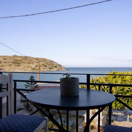 The Island House - Family Size Apt - Overlooking The Aegean - 3 Steps From The Beach Мохлос Екстериор снимка