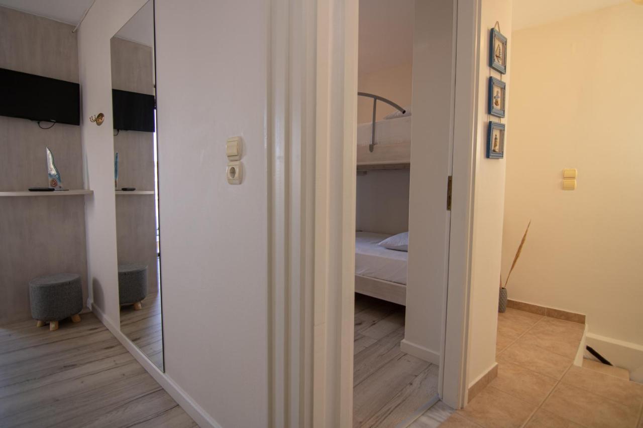 The Island House - Family Size Apt - Overlooking The Aegean - 3 Steps From The Beach Мохлос Екстериор снимка