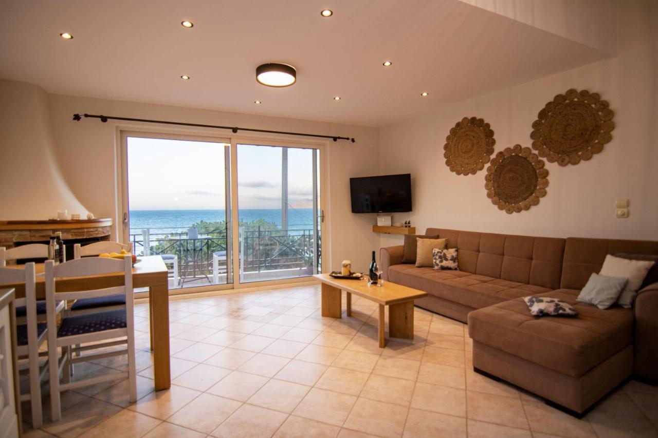 The Island House - Family Size Apt - Overlooking The Aegean - 3 Steps From The Beach Мохлос Екстериор снимка