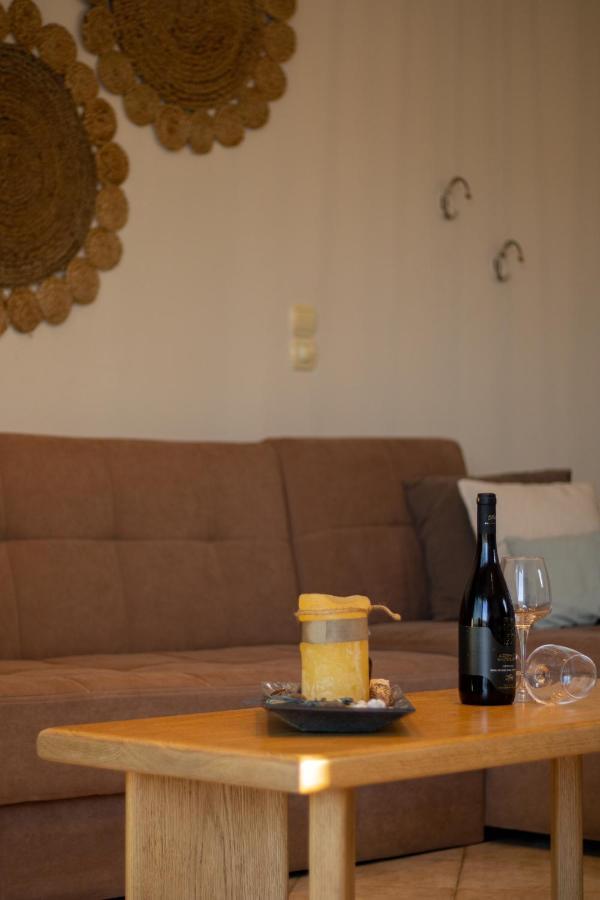The Island House - Family Size Apt - Overlooking The Aegean - 3 Steps From The Beach Мохлос Екстериор снимка