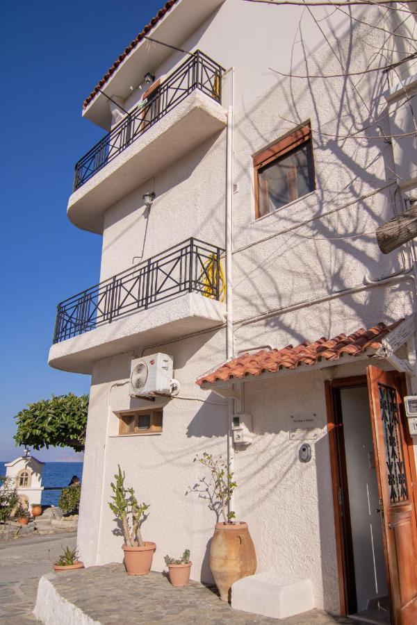 The Island House - Family Size Apt - Overlooking The Aegean - 3 Steps From The Beach Мохлос Екстериор снимка